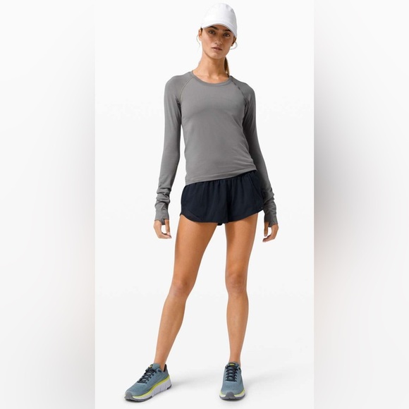 Lululemon Hotty Hot Short II 2.5" in True Navy - Size 14 - Picture 3 of 8